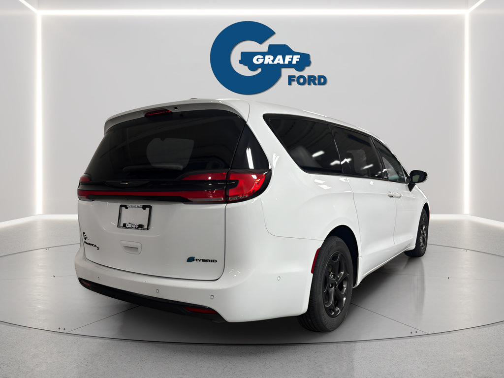 Used 2024 Chrysler Pacifica Limited FWD image 7