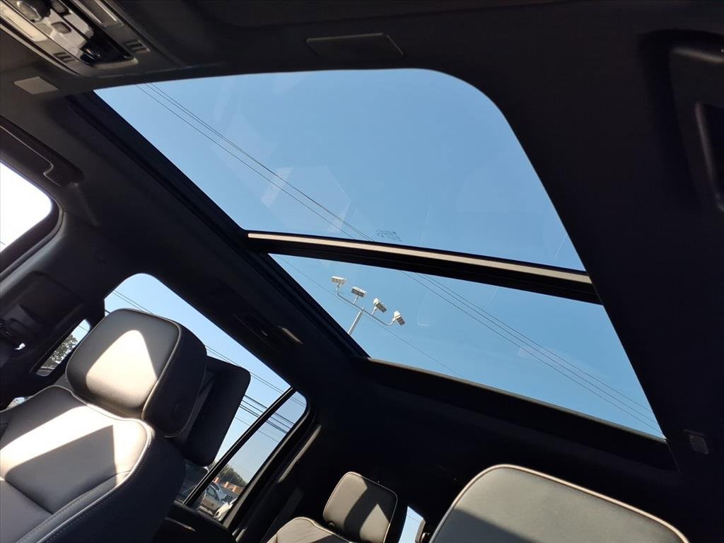 New 2026 Chevrolet Suburban Premier image 10