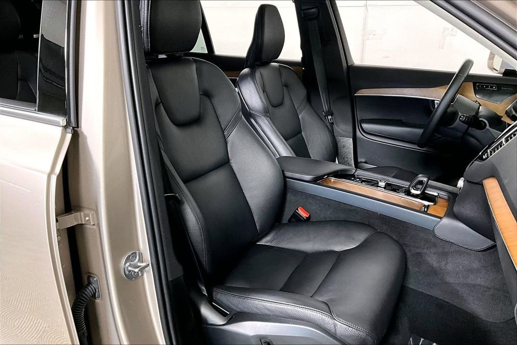 Used 2024 Volvo XC90 B6 Plus w/ Protection Package image 7