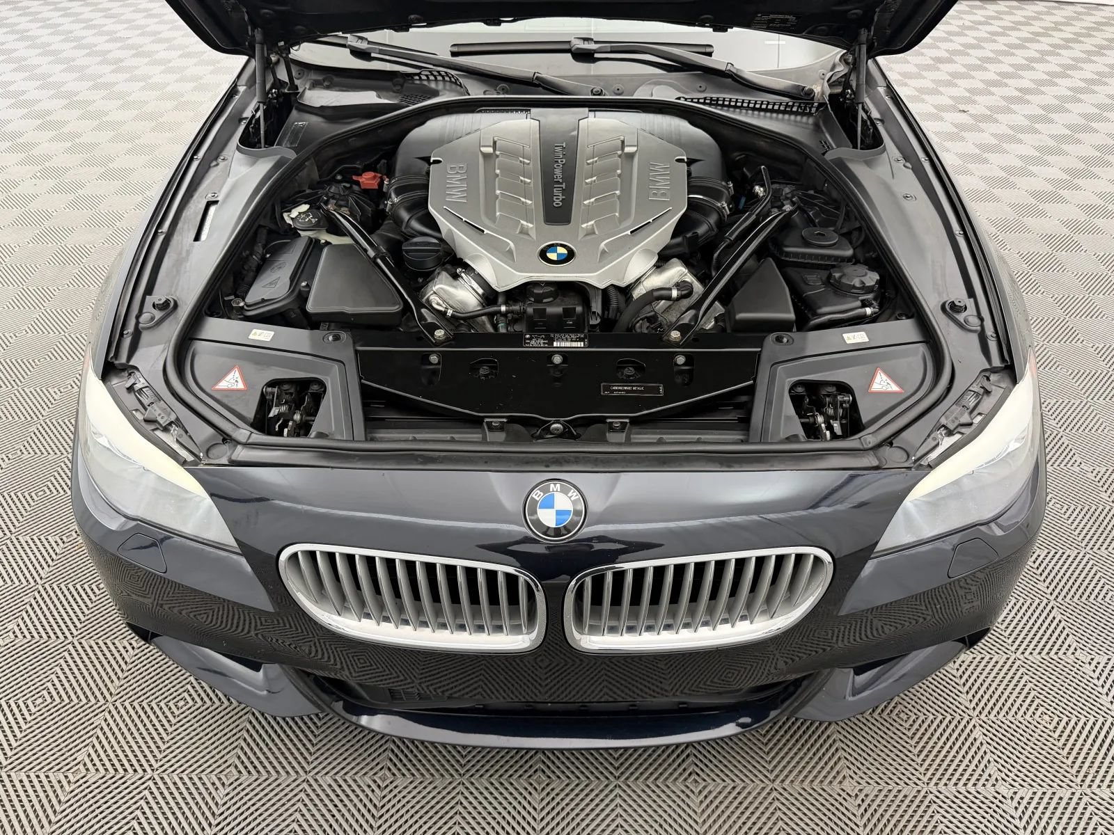 Used 2011 BMW 550i xDrive Sedan AWD/4WD image 37