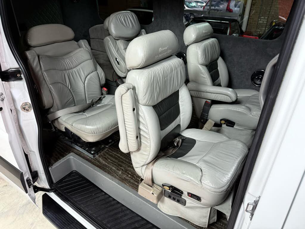 Used 2015 Freightliner Sprinter 2500 RWD image 25
