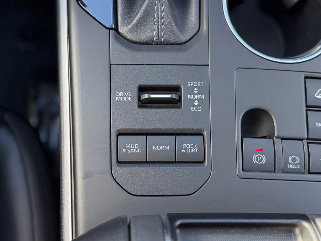 Used 2024 Toyota Highlander XLE image 24