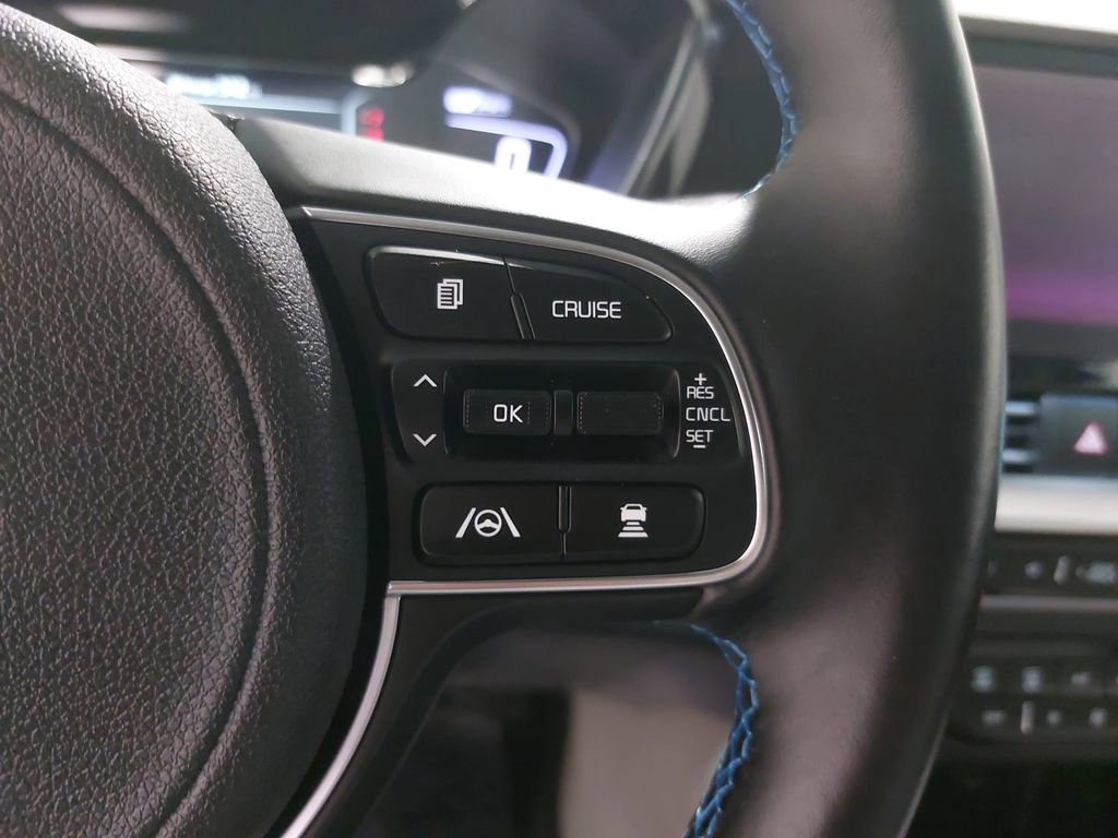 Used 2022 Kia Niro EX Premium image 17