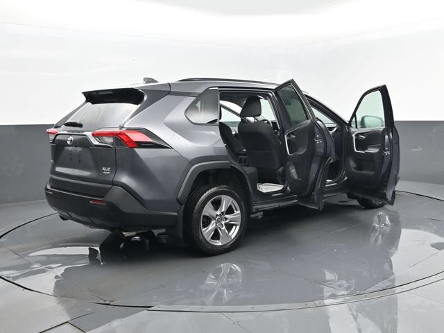 Used 2022 Toyota RAV4 XLE AWD/4WD image 27