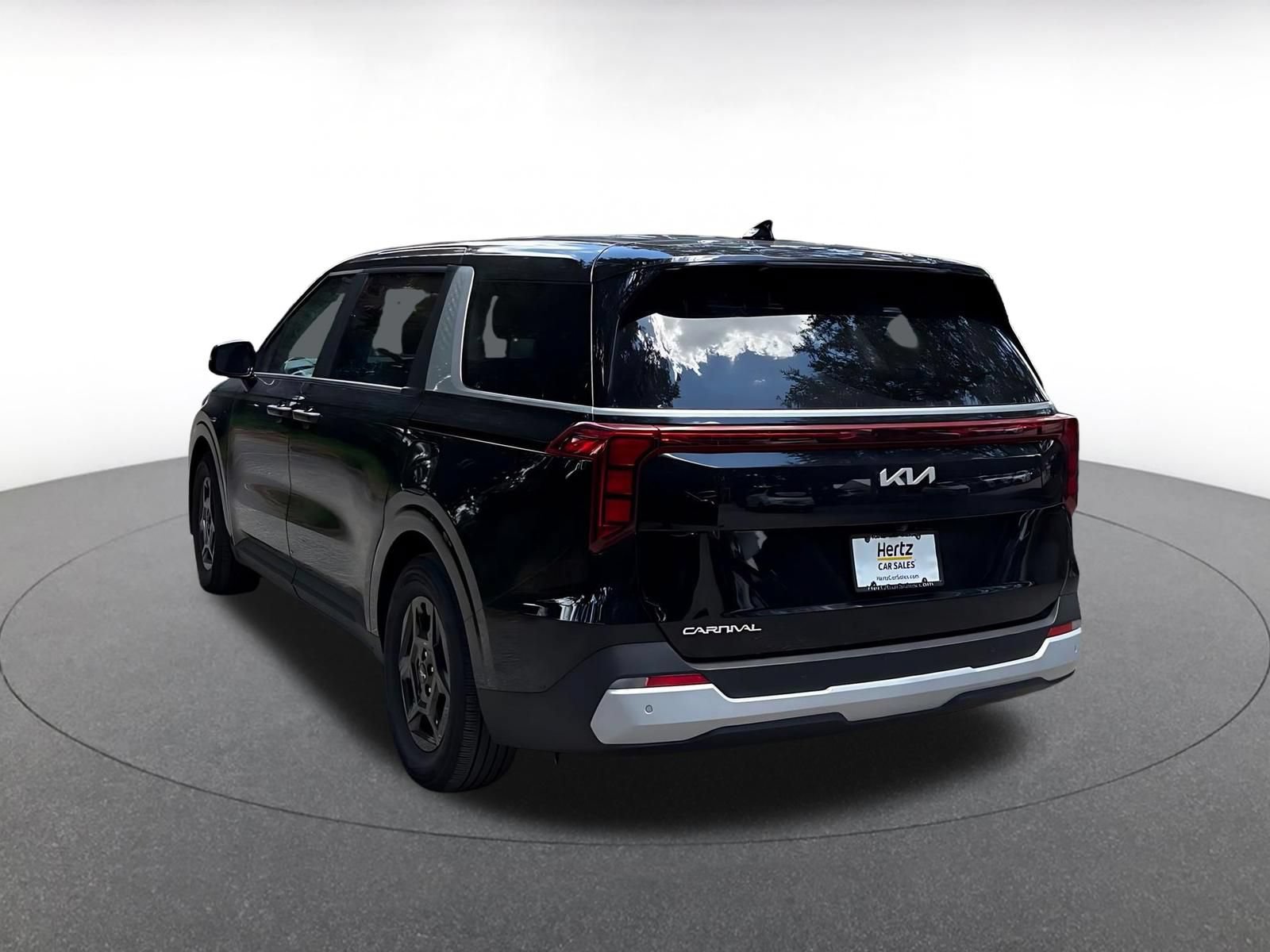 Used 2026 Kia Carnival FWD image 5
