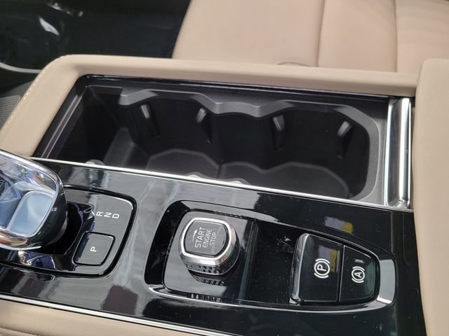 New 2026 Volvo XC90 B5 Plus w/ Protection Package Premier AWD/4WD image 20