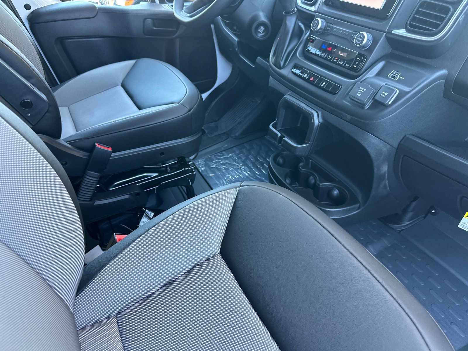 New 2026 RAM ProMaster 3500 w/ Quick Order Package 22G SLT image 13