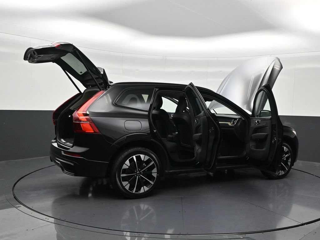 New 2026 Volvo XC60 B5 Plus AWD/4WD image 30