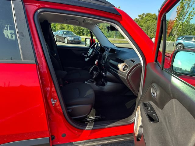 Used 2015 Jeep Renegade Latitude w/ Trailer Tow Group AWD/4WD image 19