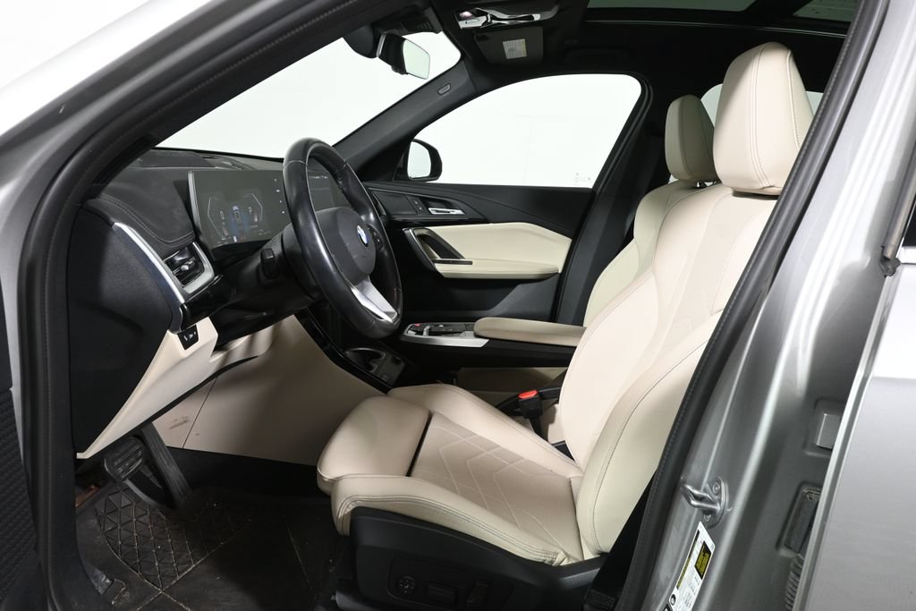 Certified 2025 BMW X1 xDrive28i w/ Technology Package AWD/4WD image 3