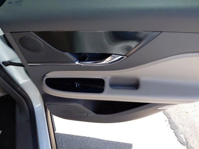Used 2023 Lincoln Corsair FWD w/ Equipment Group 101A image 27
