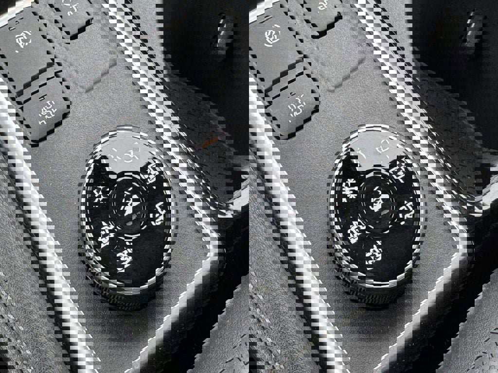 Used 2022 Nissan Pathfinder SV image 13