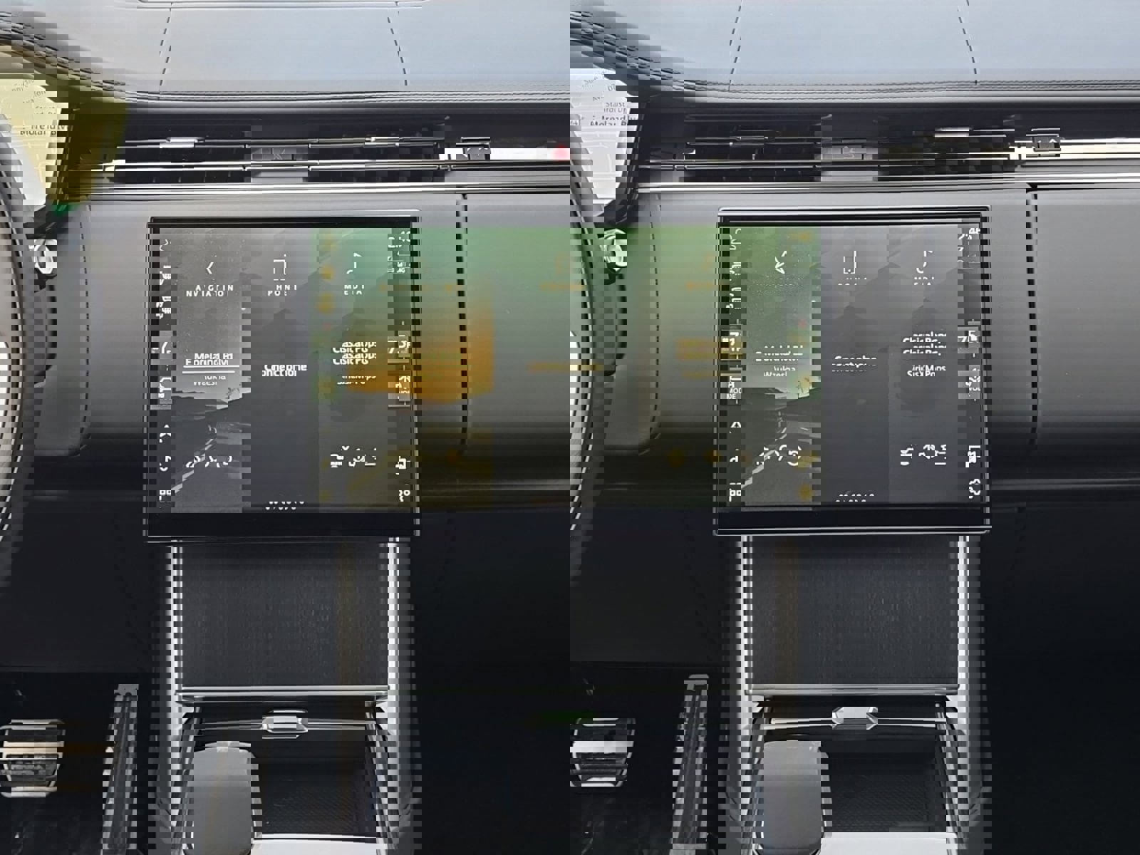 New 2026 Land Rover Range Rover SE image 17