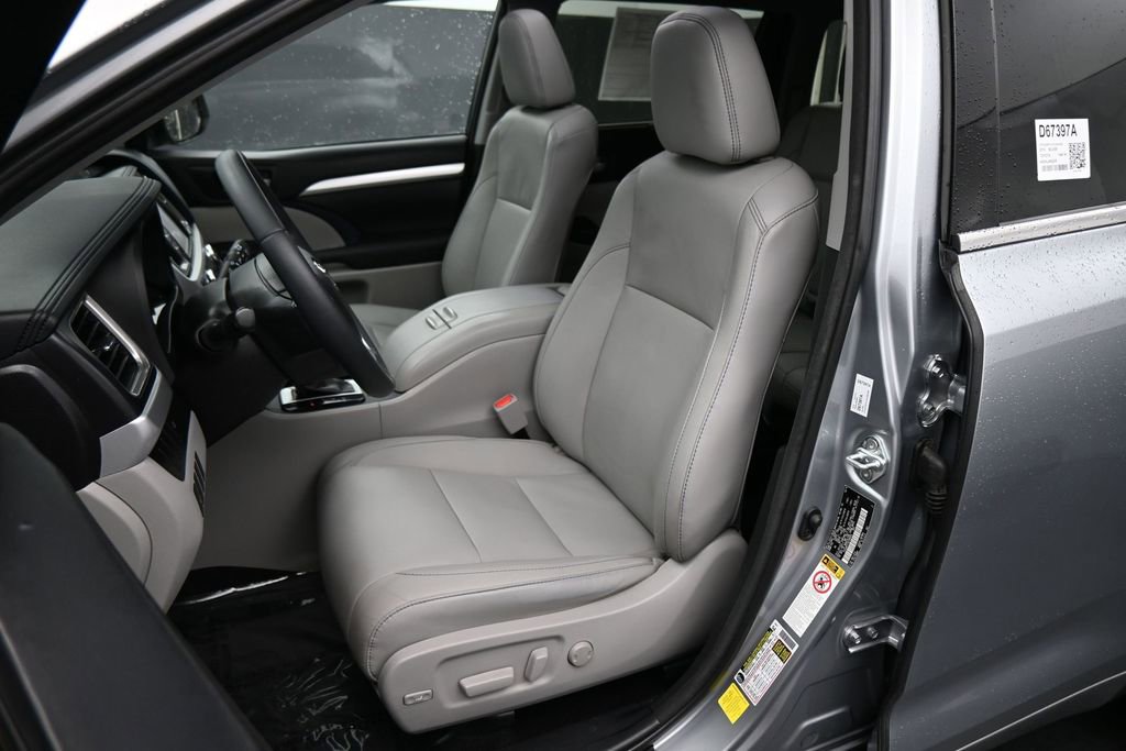Used 2016 Toyota Highlander XLE AWD/4WD image 14