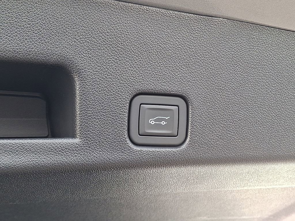 New 2025 Chevrolet Traverse LT w/ Driver Confidence Package image 29