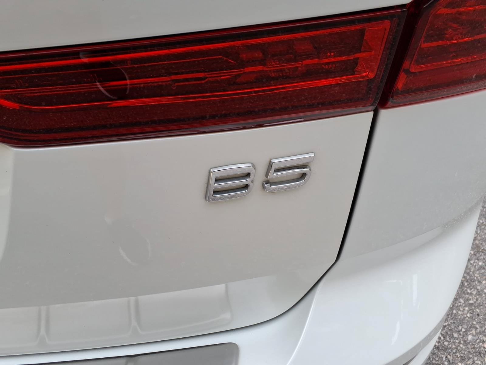 Certified 2023 Volvo XC60 B5 Ultimate w/ Climate Package FWD image 6