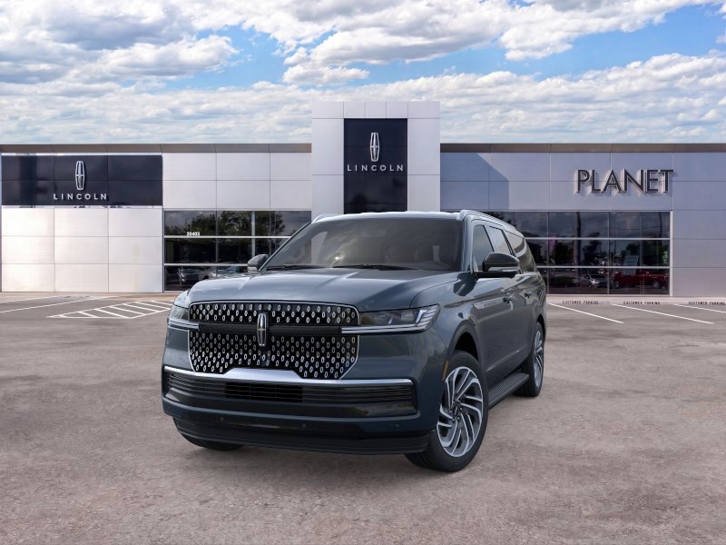 New 2026 Lincoln Navigator L Premier AWD/4WD image 2