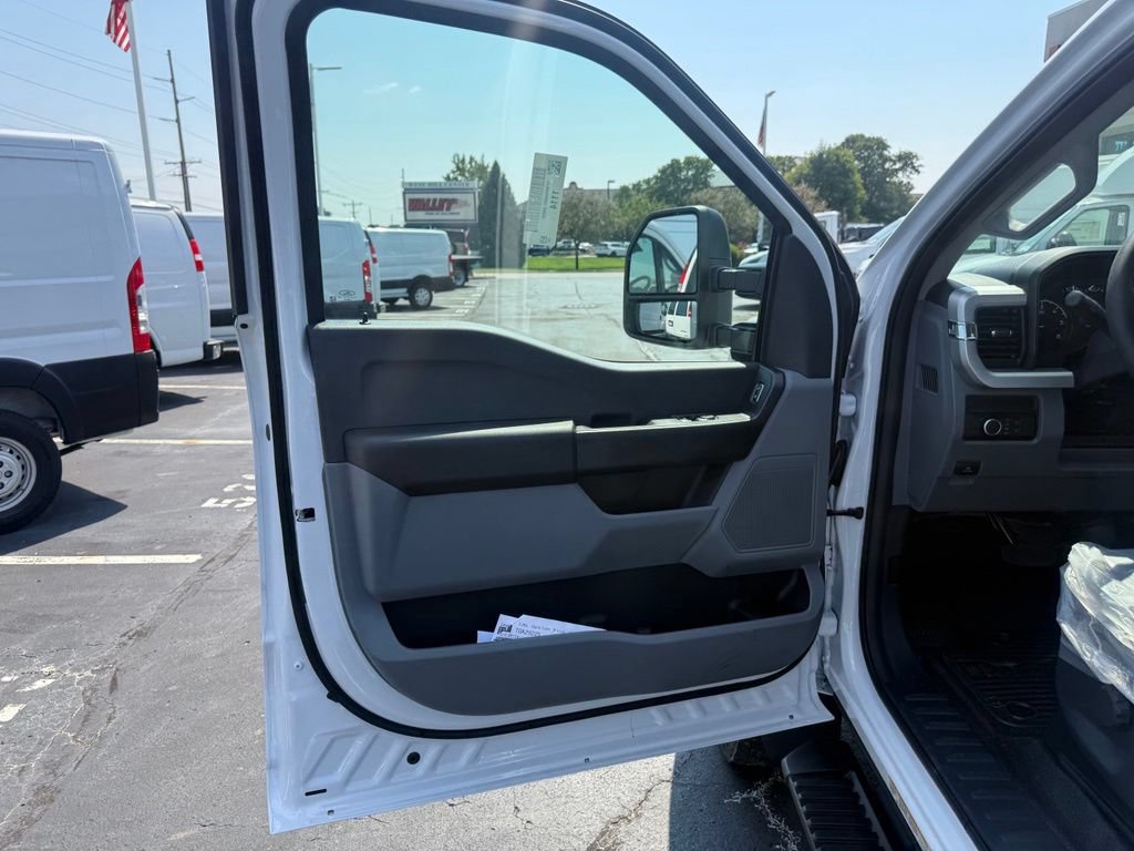 New 2026 Ford F550 4x4 Regular Cab Super Duty image 15