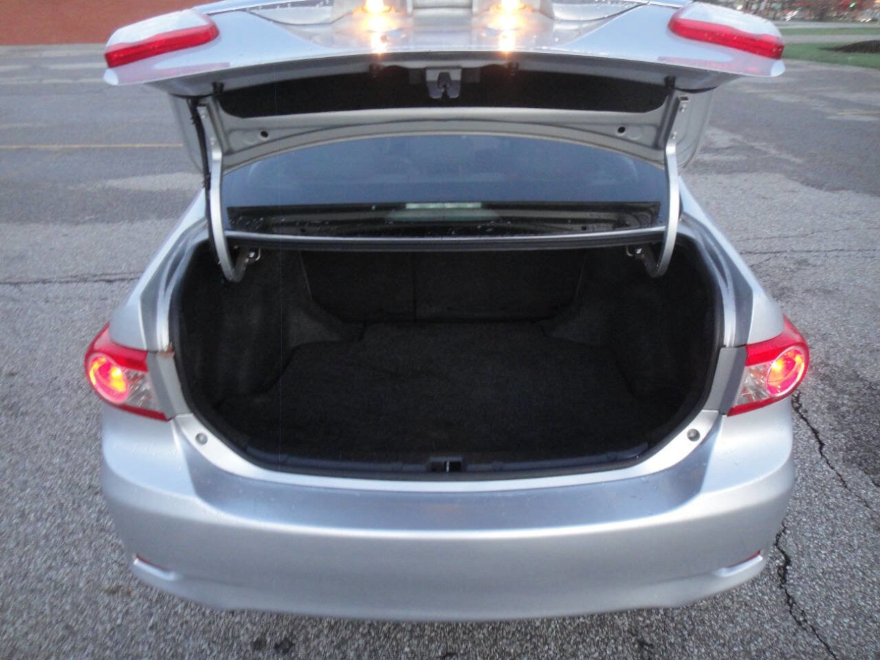 Used 2012 Toyota Corolla L FWD image 21