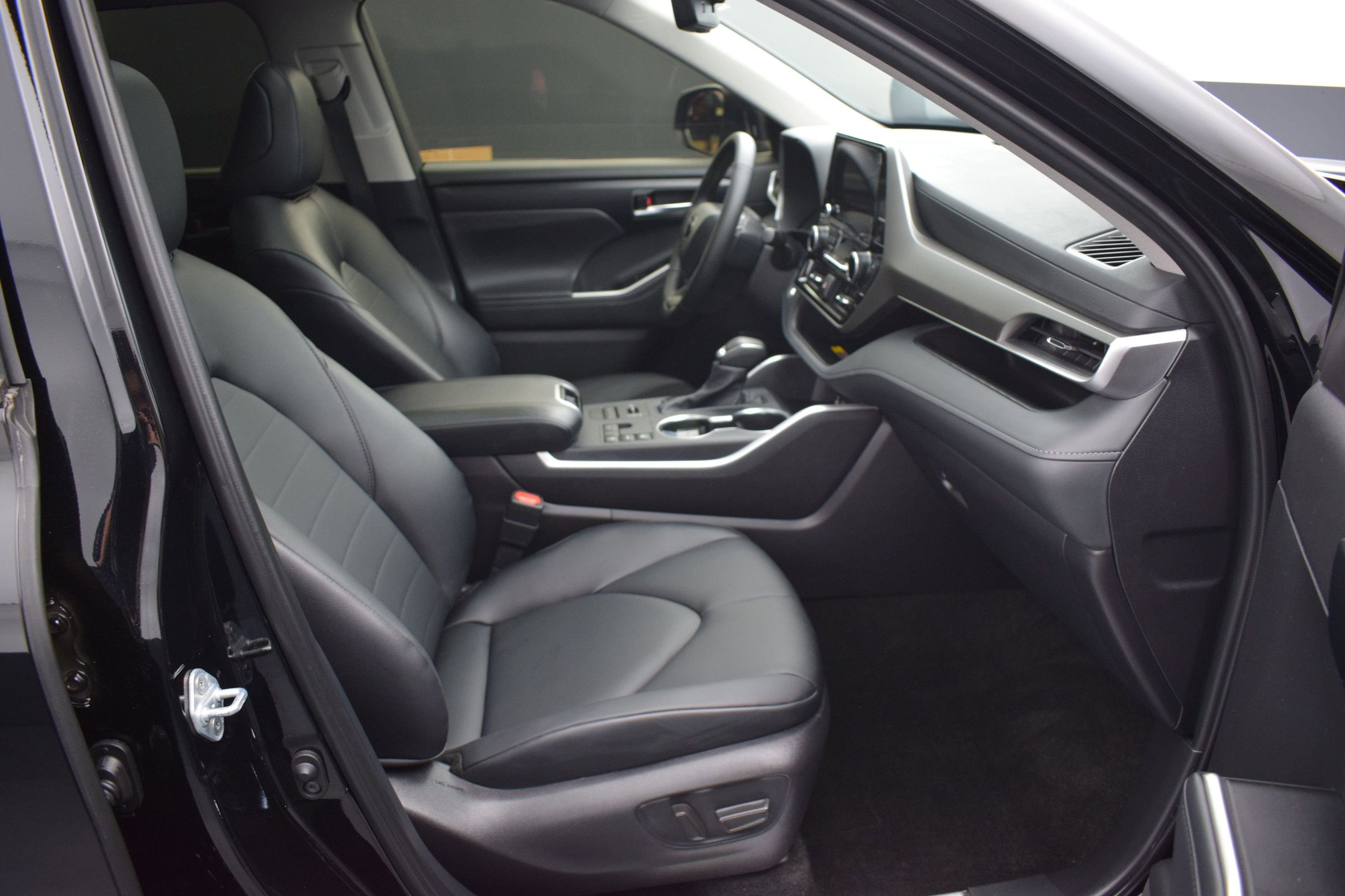 Used 2026 Toyota Highlander XLE AWD/4WD image 10