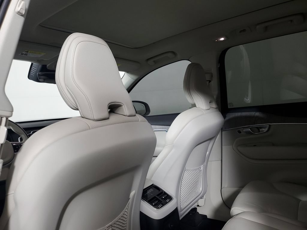 Certified 2025 Volvo XC90 T8 Core AWD/4WD image 16
