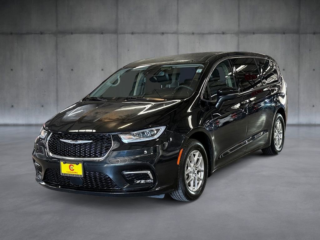 Used 2023 Chrysler Pacifica Touring-L image 1