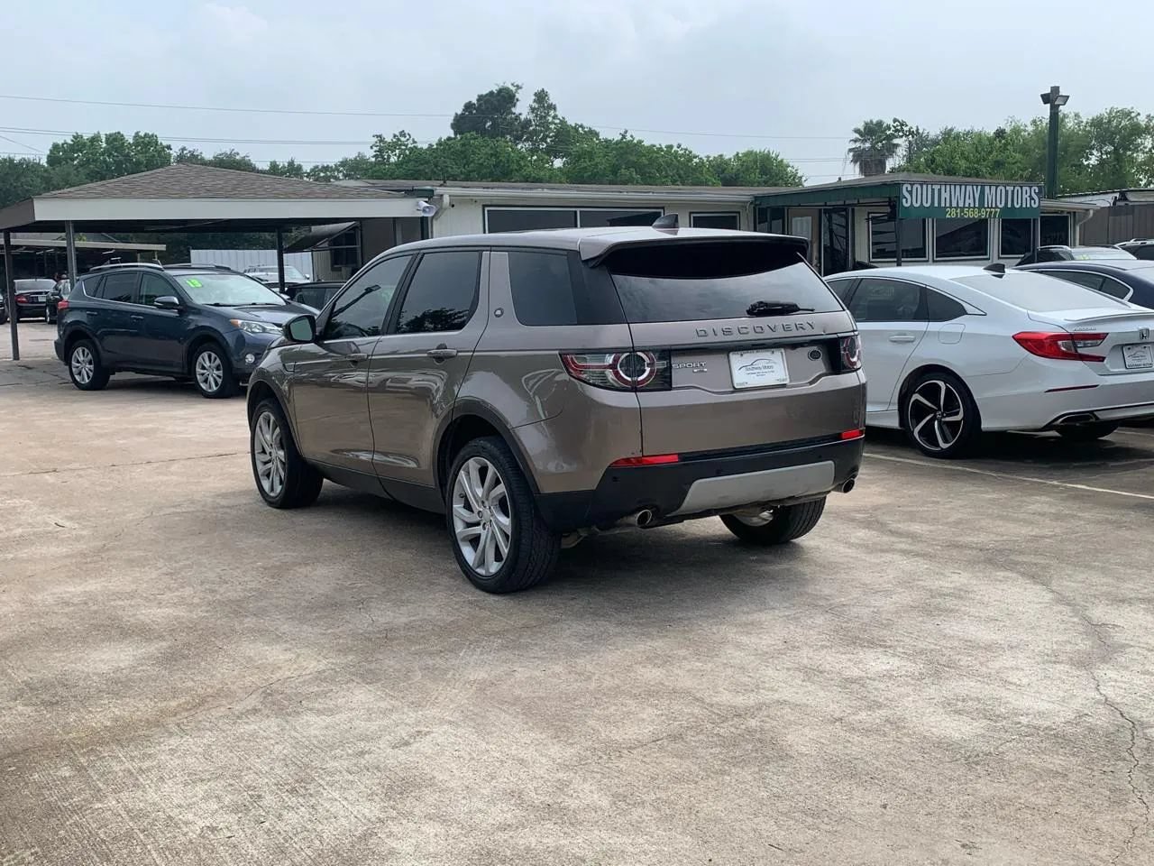 Used 2017 Land Rover Discovery Sport HSE AWD/4WD image 5