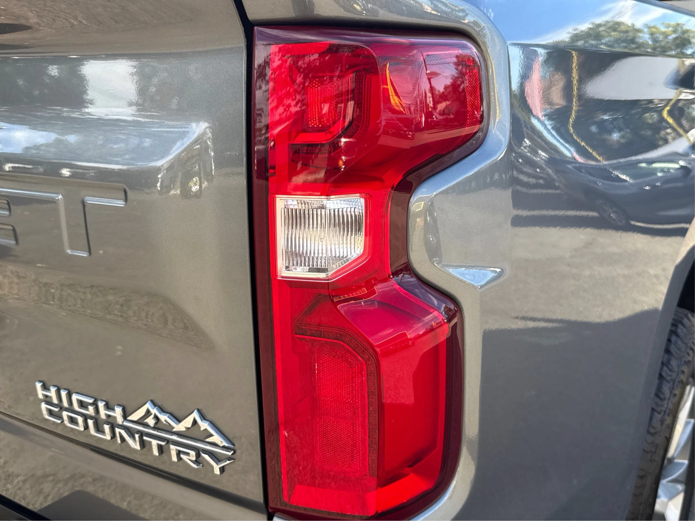 Used 2019 Chevrolet Silverado 1500 High Country w/ Technology Package AWD/4WD image 21