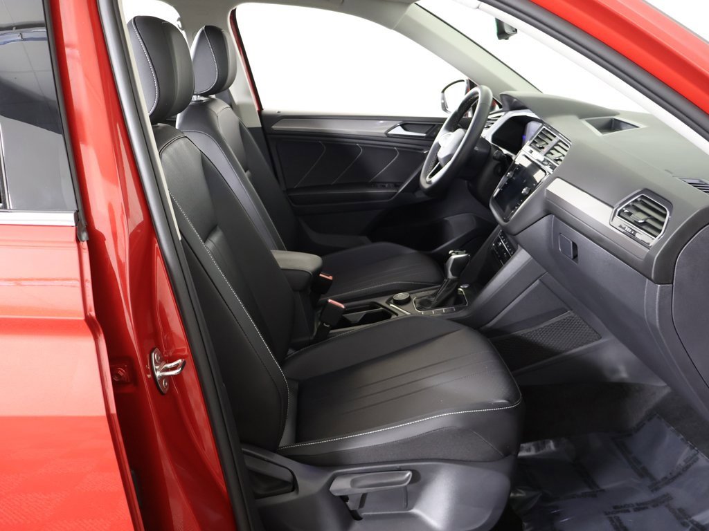 Used 2023 Volkswagen Tiguan SE image 28