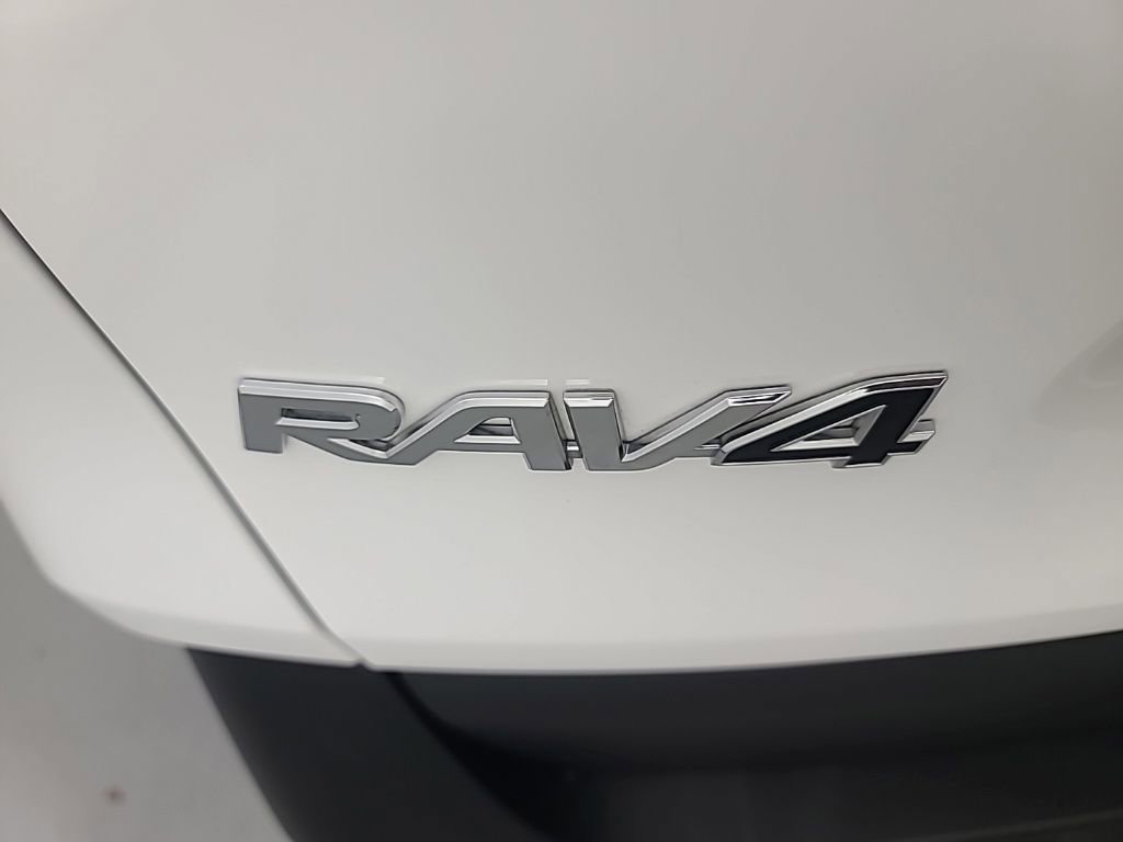 Used 2025 Toyota RAV4 XLE image 12