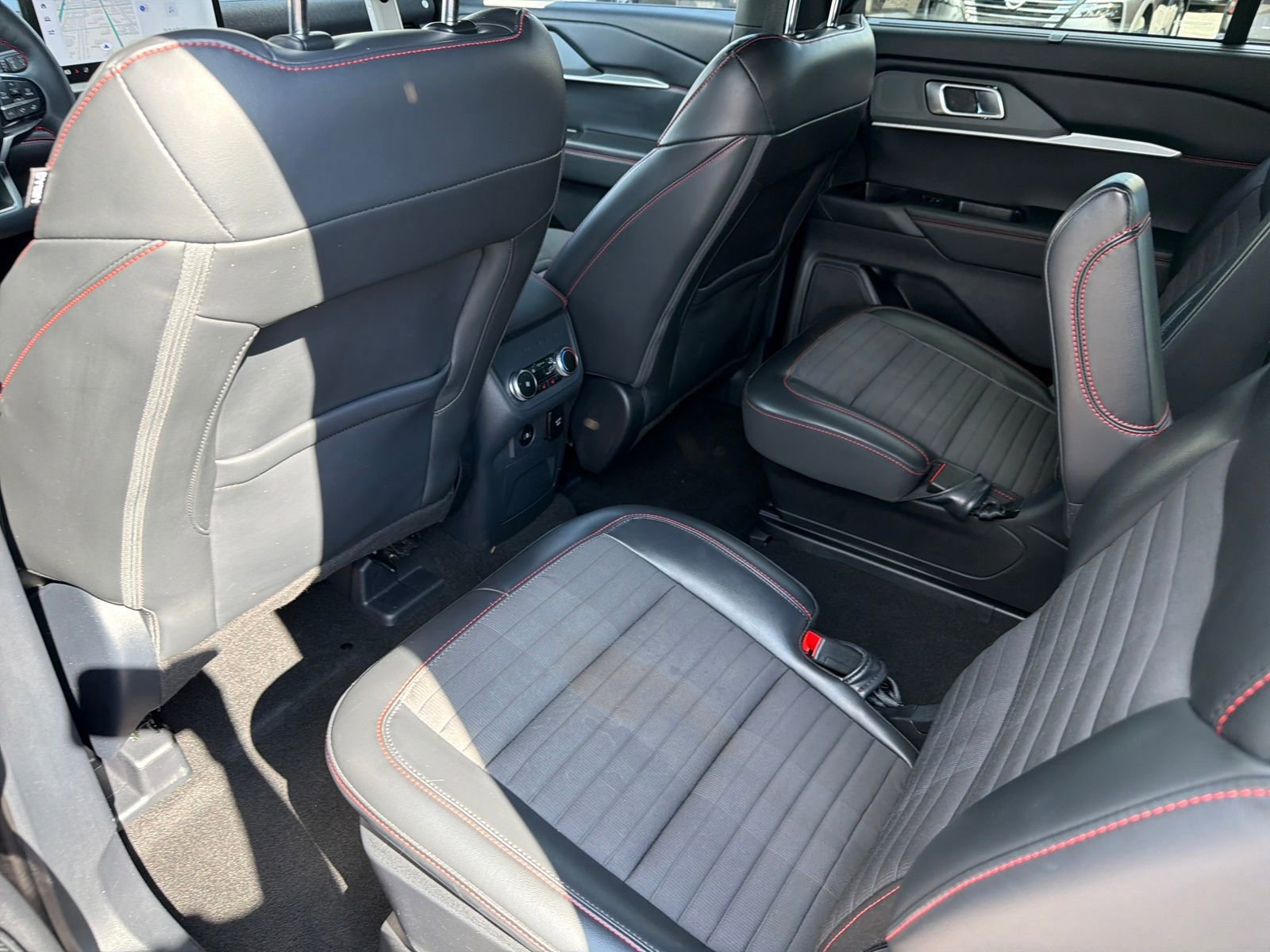 Used 2025 Ford Explorer ST-Line w/ Premium Package image 21