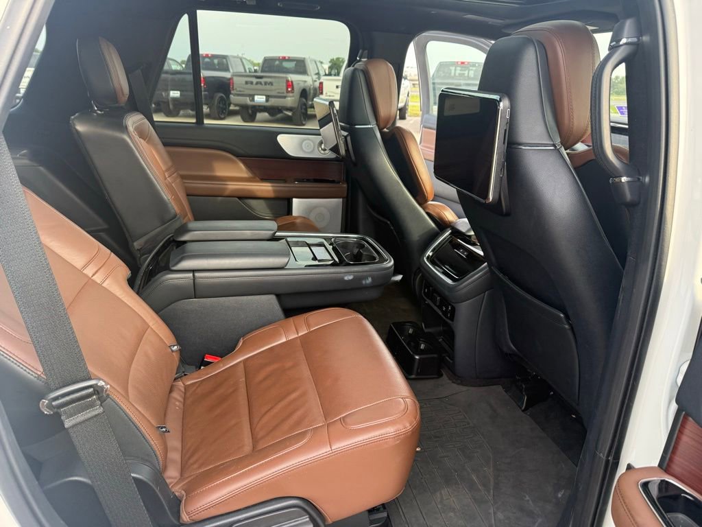 Used 2023 Lincoln Navigator Reserve AWD/4WD image 22
