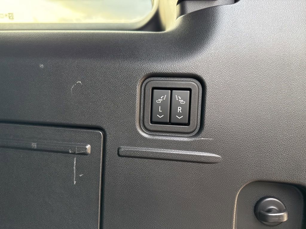Used 2024 GMC Hummer EV 3X w/ Omega Edition image 53