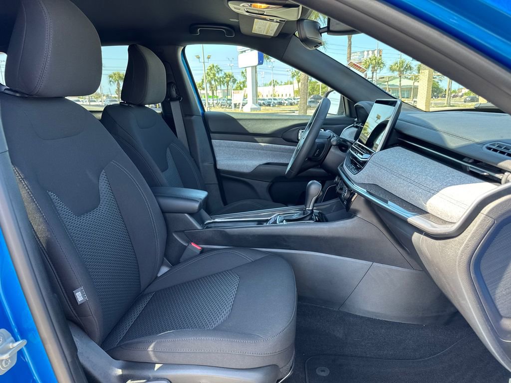 Used 2024 Jeep Compass Sport image 18