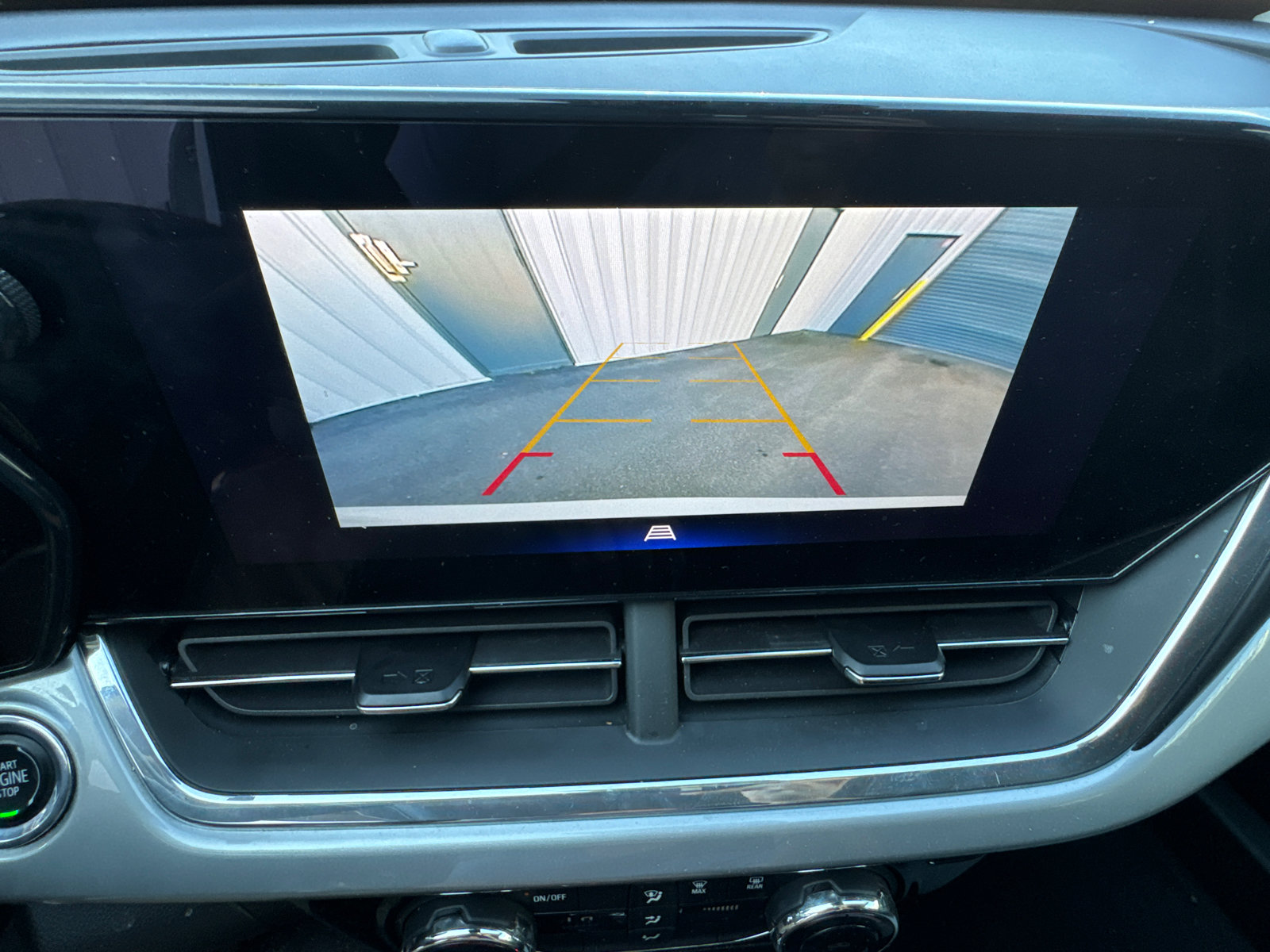 Used 2025 Chevrolet Trax LT FWD image 27