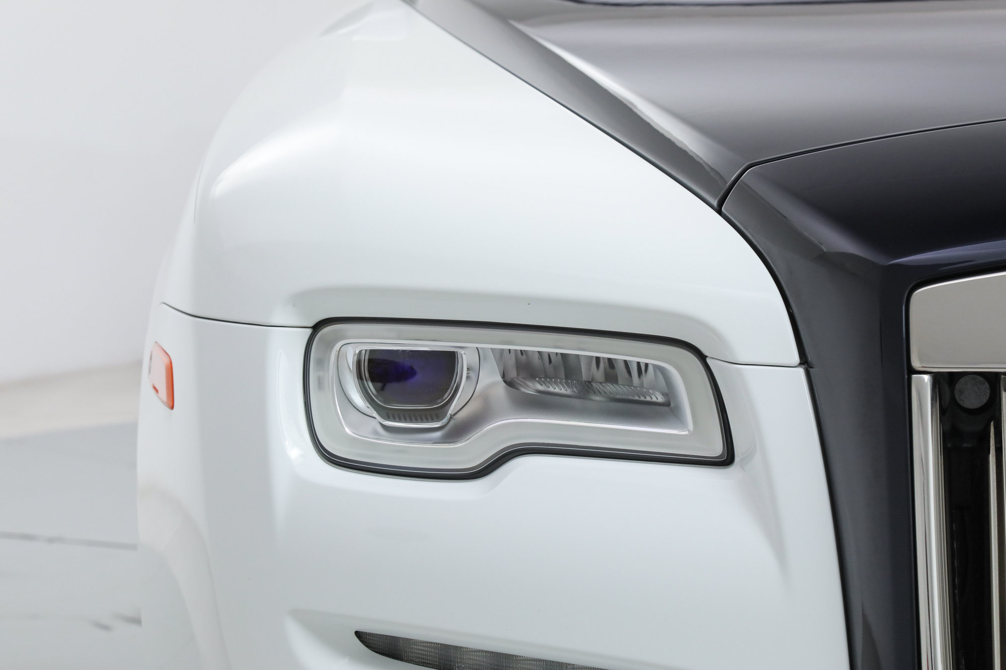 Used 2017 Rolls-Royce Dawn RWD image 15