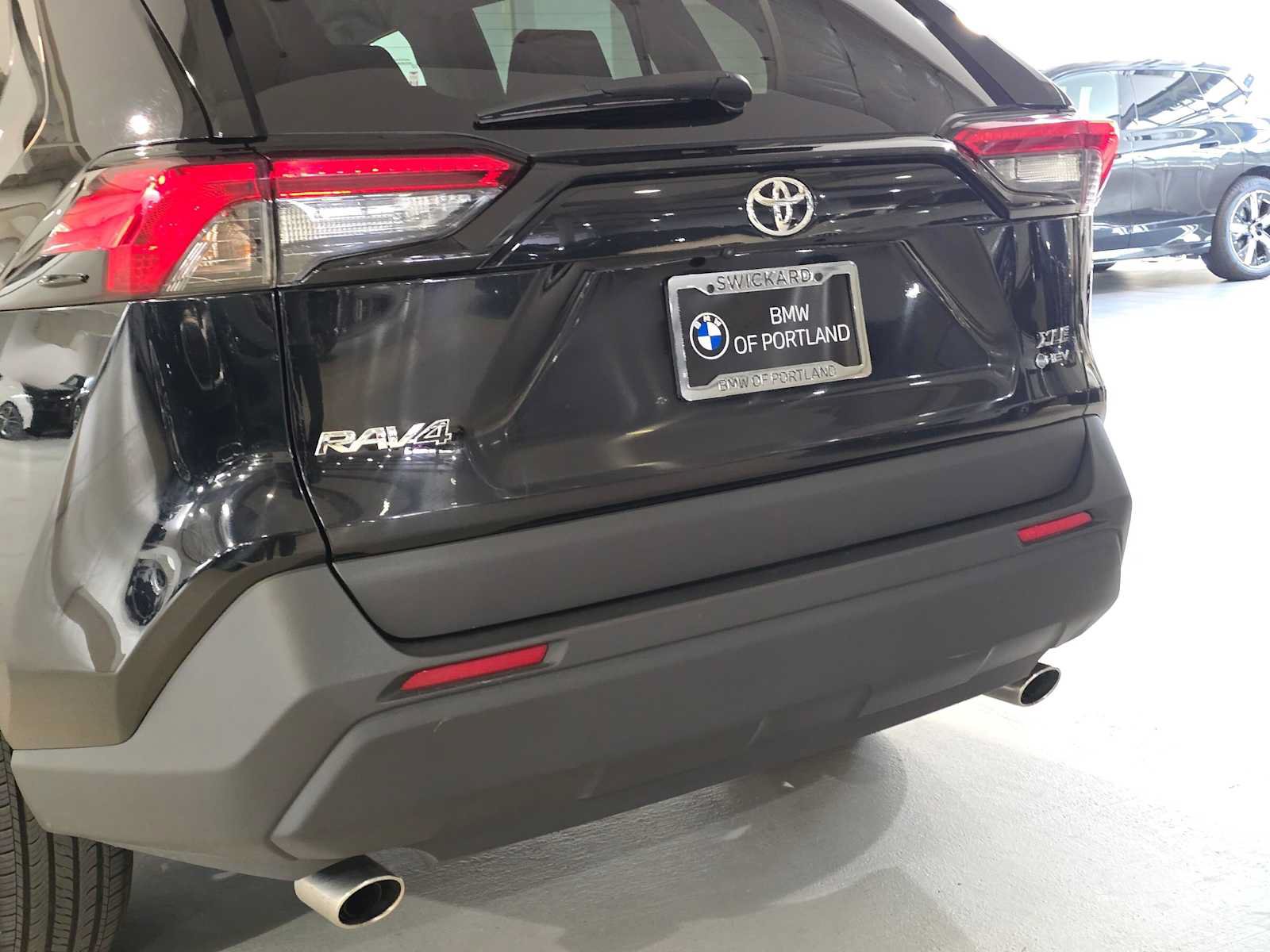 Used 2025 Toyota RAV4 XLE AWD/4WD image 13