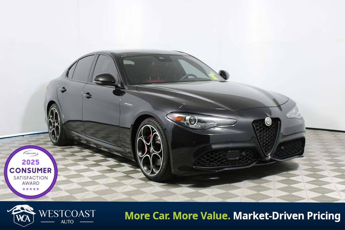 Used 2023 Alfa Romeo Giulia Veloce RWD image 1