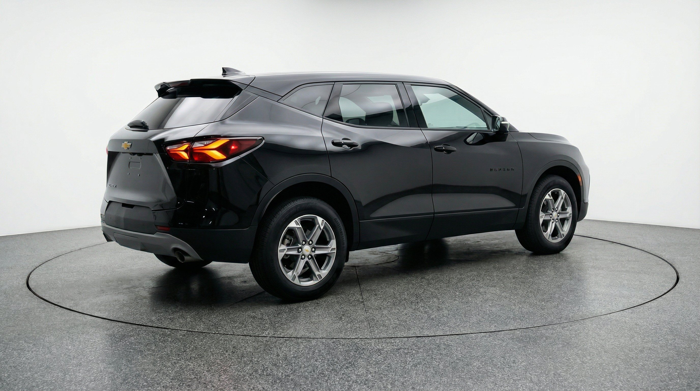 Used 2025 Chevrolet Blazer LT FWD image 9