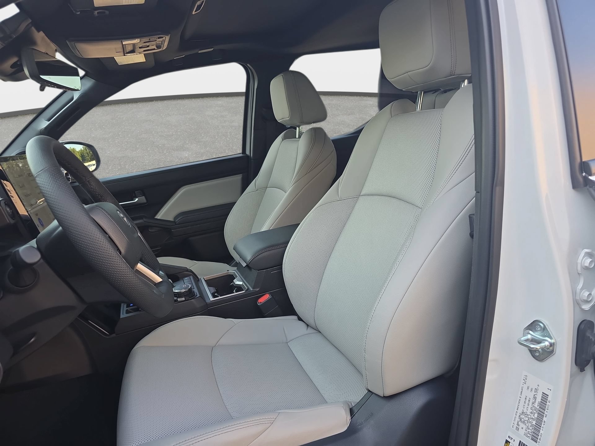 Used 2025 Toyota Tacoma Limited AWD/4WD image 14