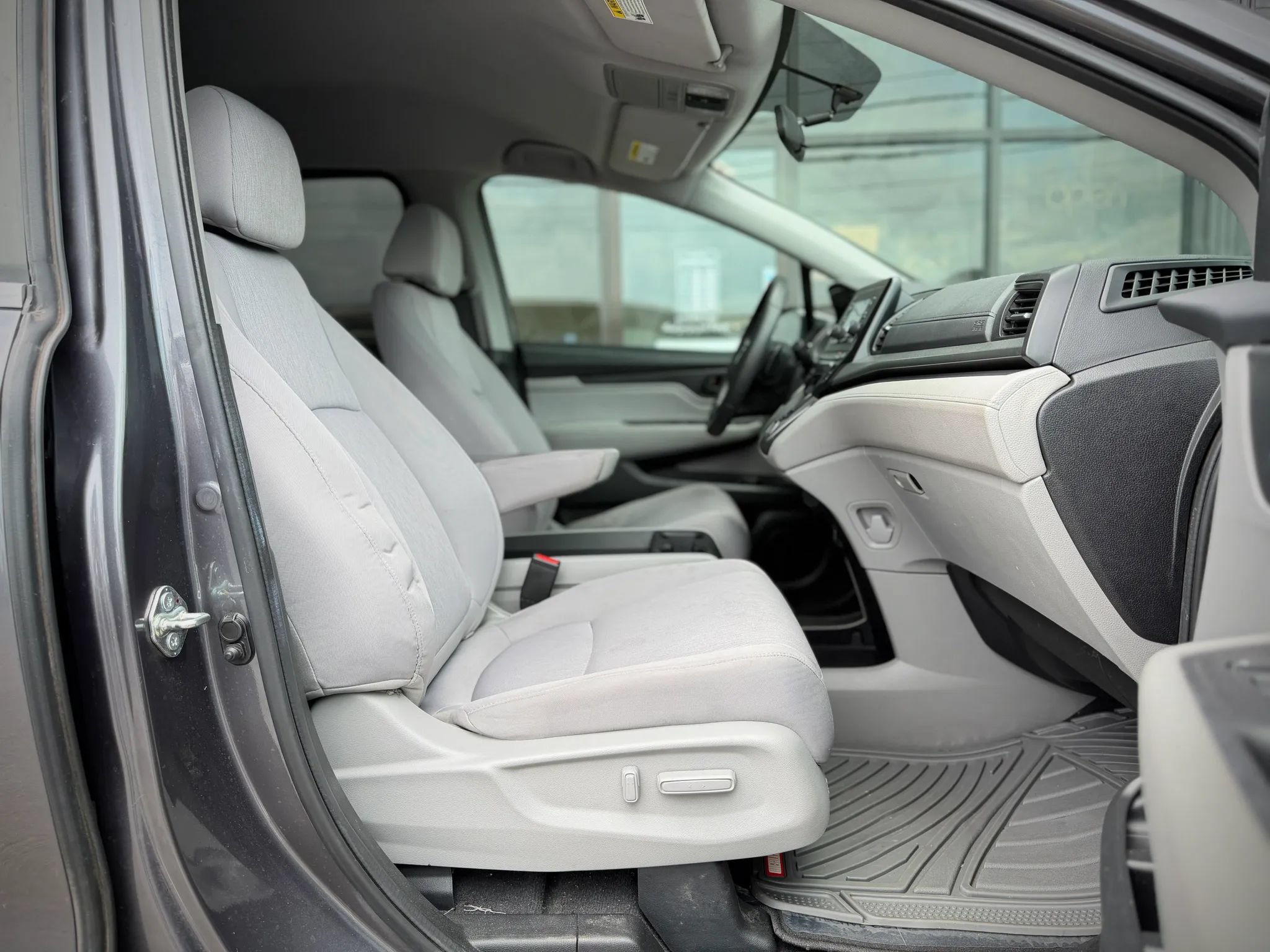 Used 2018 Honda Odyssey LX image 16