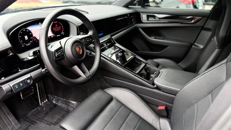 Used 2025 Porsche Panamera 4 w/ Premium Package image 10
