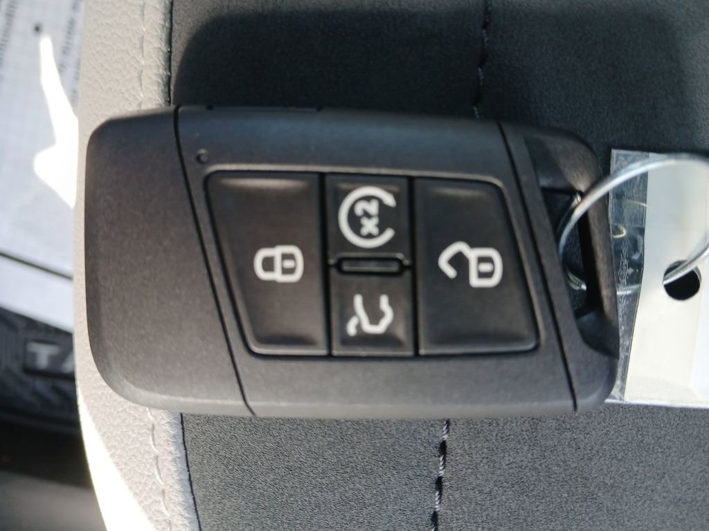 New 2026 Volkswagen Taos SE image 28