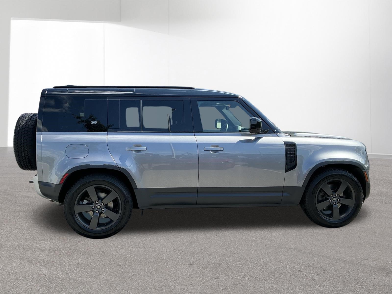 Used 2023 Land Rover Defender 110 S AWD/4WD image 2