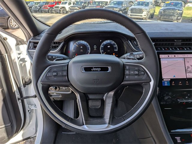 New 2025 Jeep Grand Cherokee Limited w/ Black Appearance Package image 17