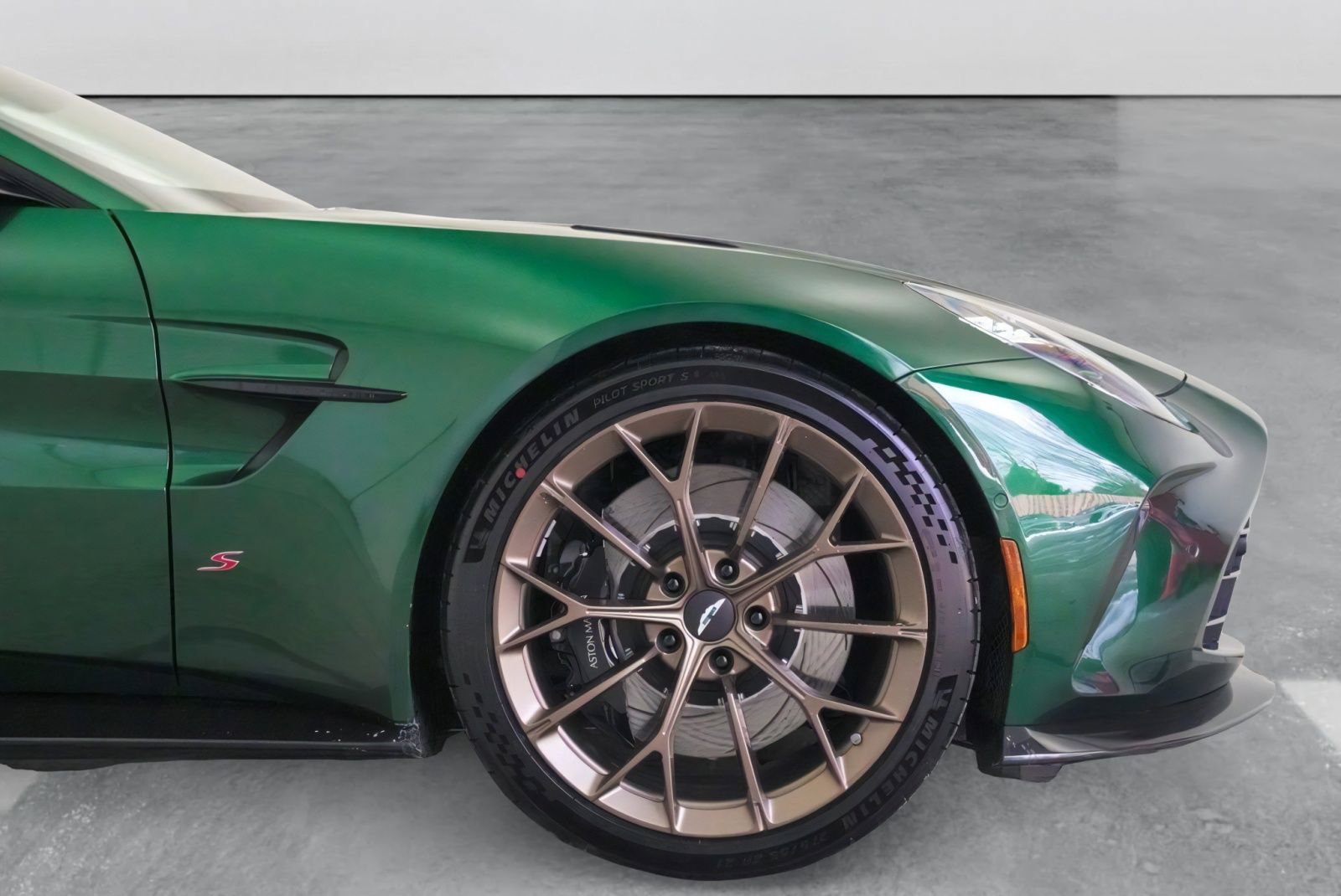 New 2026 Aston Martin V8 Vantage S RWD image 25