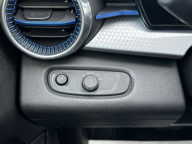 Used 2025 Chevrolet Trax LT image 17