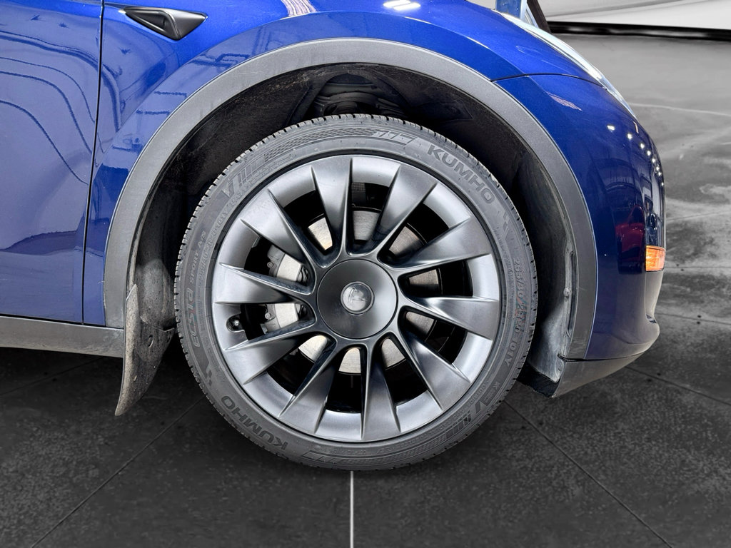 Used 2024 Tesla Model Y Long Range AWD/4WD image 32
