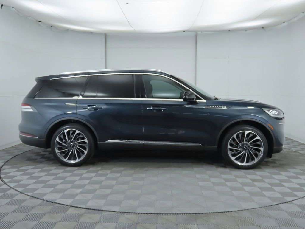 Used 2022 Lincoln Aviator Reserve w/ Equipment Group 201A image 4