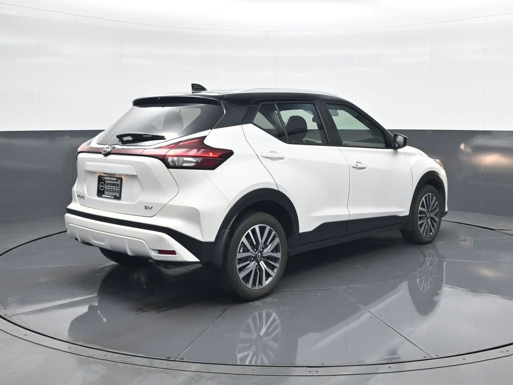 Used 2024 Nissan Kicks SV image 7